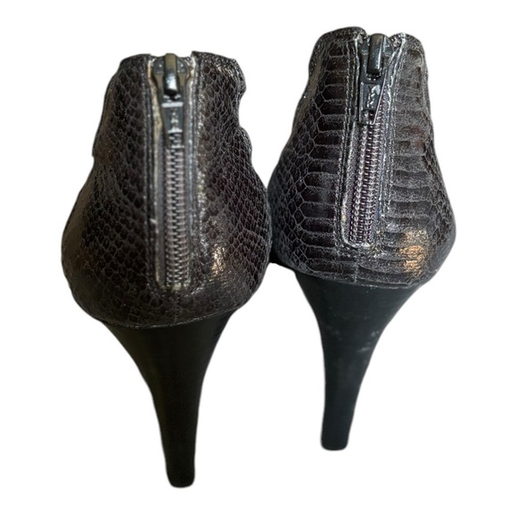 Apostrophe Black Woven Leather Strappy Heels Size 8.5 M Gray Marbleized Beads - Picture 6 of 13